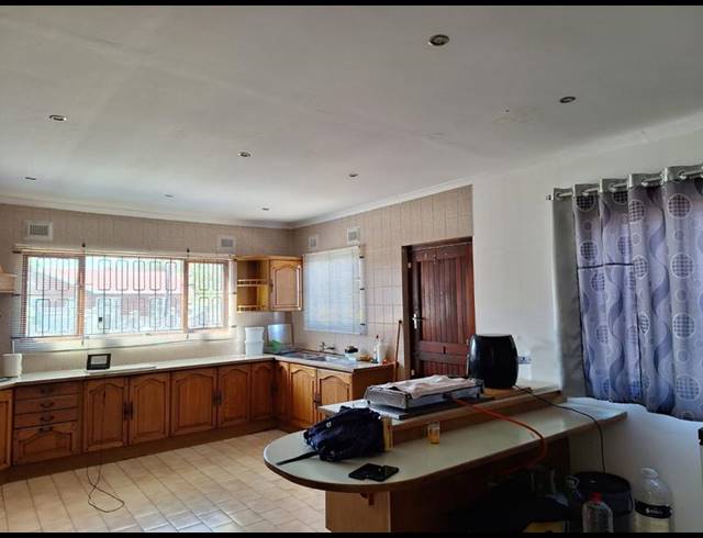 3 BEDROOM HOUSE FOR SALE IN CRAIGIEBURN